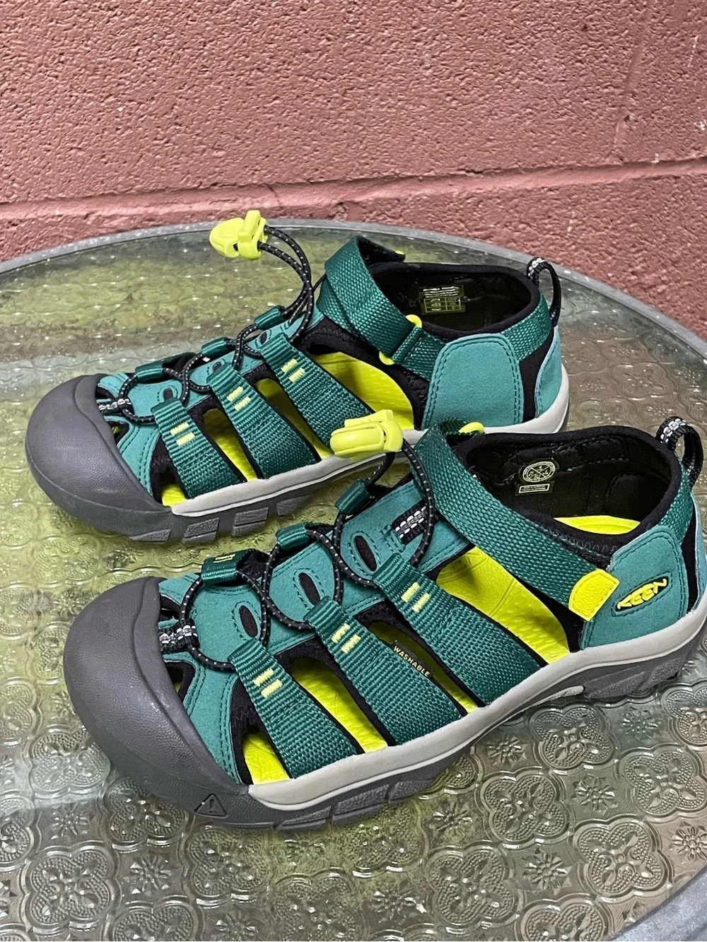Keen Newport H2 Sandals Size 4 Big Kids